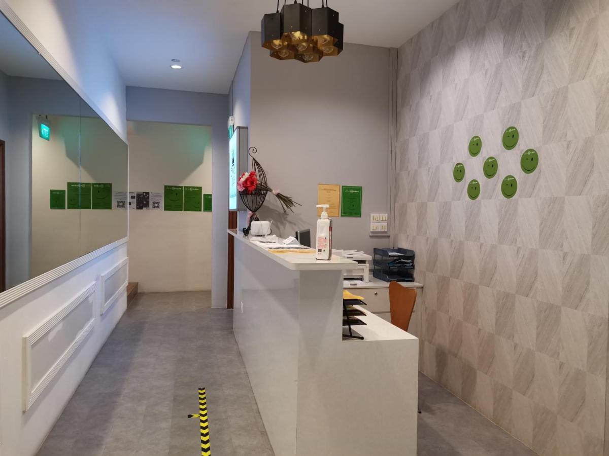 Q Loft Hotels At Bedok Singapore Exteriör bild